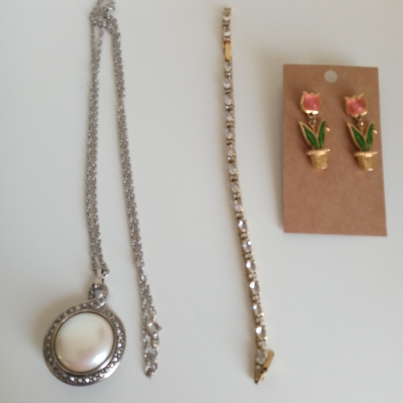 Avon Jewelry - Avon Fashion Jewelry Bundle